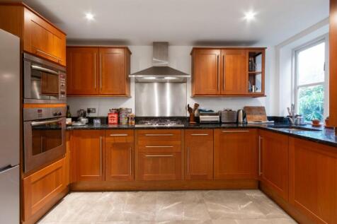 Flat 2 83-85 Barrowgate Road Ph12.jpg