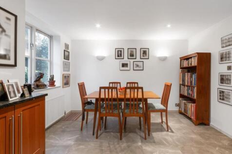 Flat 2 83-85 Barrowgate Road Ph13.jpg