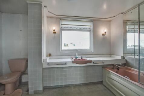 53 The Bowls, Chigwell, Essex, IG7 6ND