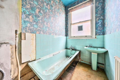 79 Bromley Road, Catford, London, SE6 2UF