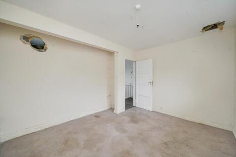 15 Monarch Close, Feltham TW14 8BB