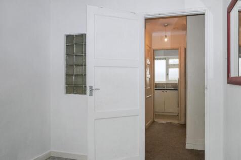 12 Grasmere Court, Verdun Road, Barnes, London SW13 9AU