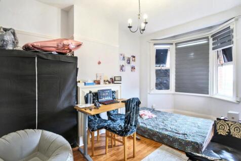 160 Heath Park Road, Gidea Park, Romford, Essex, RM2 5XL