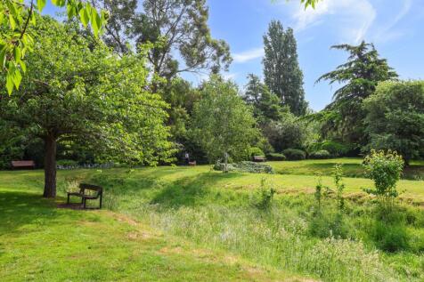 Svetlanas, St. Anns Hill Road, Chertsey, Surrey, KT16 9NN