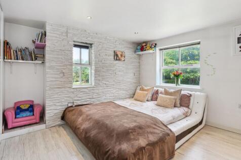 Svetlanas, St. Anns Hill Road, Chertsey, Surrey, KT16 9NN