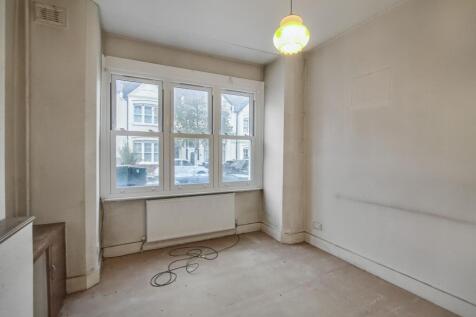 Flat A, 42 Rathcoole Gardens, Hornsey, London, N8 9NB