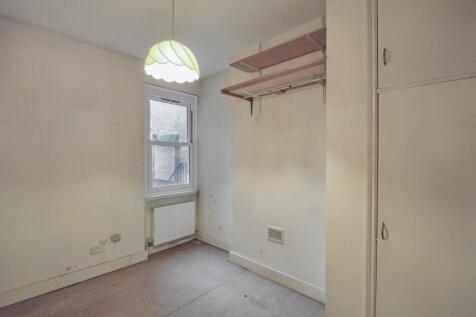 Flat A, 42 Rathcoole Gardens, Hornsey, London, N8 9NB