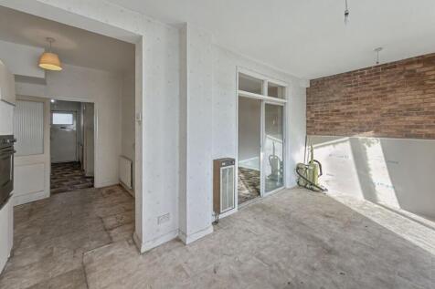 90 Ashurst Drive, Gants Hill, Ilford IG2 6SB