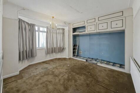 90 Ashurst Drive, Gants Hill, Ilford IG2 6SB