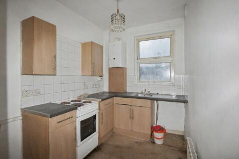 Flat B, 10 Colchester Road, London, E10 6HA