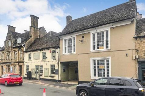 The Crown Inn, High Street, Lechlade GL7 3AE