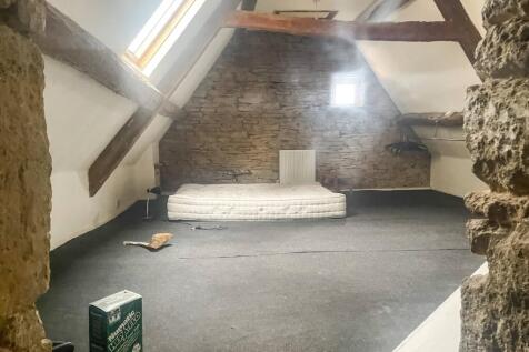 The Crown Inn, High Street, Lechlade GL7 3AE