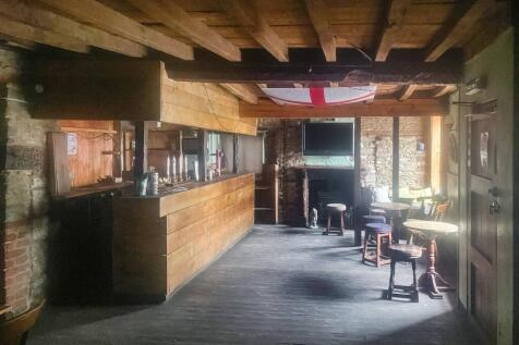 The Crown Inn, High Street, Lechlade GL7 3AE