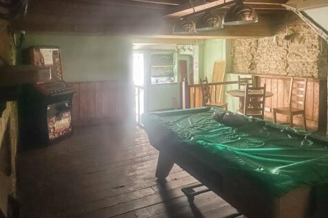 The Crown Inn, High Street, Lechlade GL7 3AE