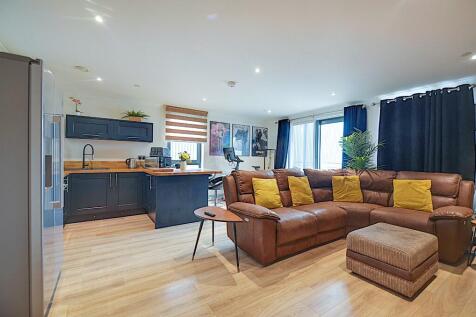 Open Plan L/Room (b)