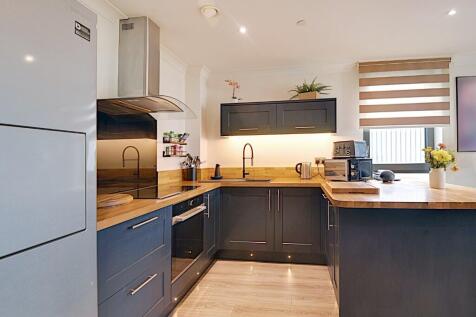 Kitchen (b)