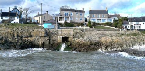 Photogenic sea front