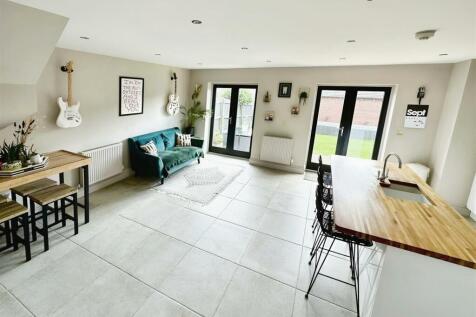 Living/ Dining Kitchen