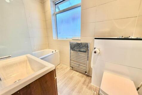 WhatsApp Image 2025-10-14 at 15.39.48_55eb9171.jpg