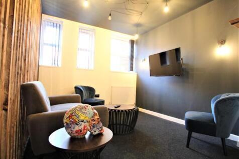 flat 1 living room2.JPG