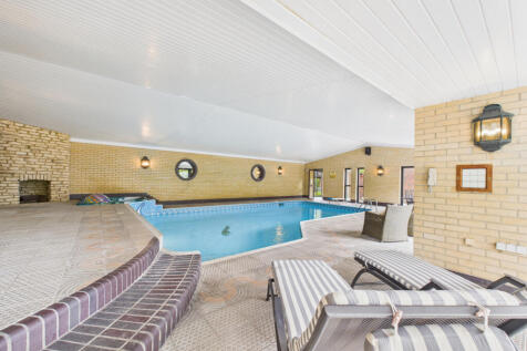 Pool and Jacuzzi Complex