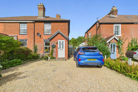 3 bed semi-detached house for sale Heath Road, Lo