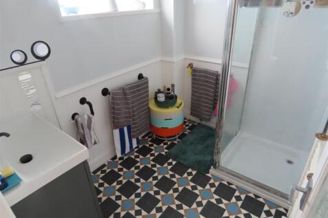 SHOWER-ROOM