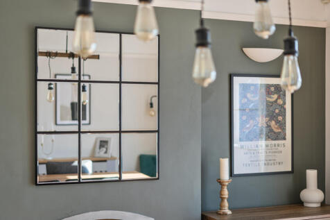 1357872-8-68d5577...