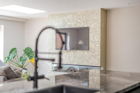 1371712-17-68f8a7...