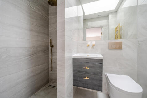 1371712-15-68f8a5...