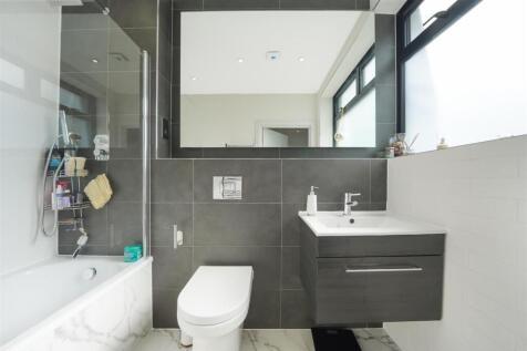 Flat 17, 706 High Road - WGa1e4HLPCkAGne6uqnE.jpg