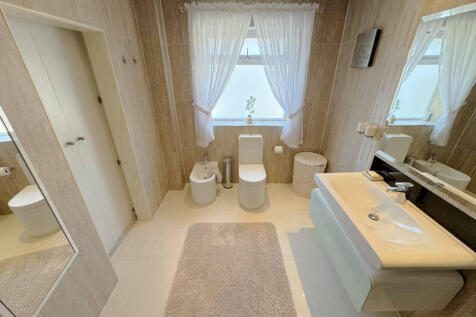 Bedroom One Ensuite