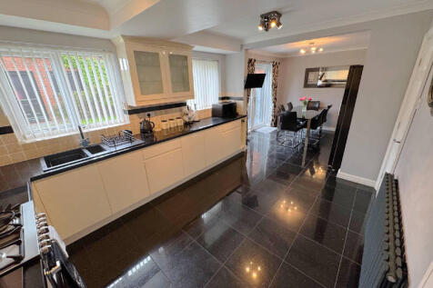 Family Dining Kitchen