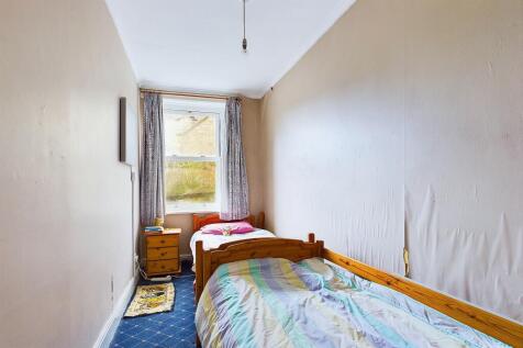 CAM04201G0-PR0048-STILL015