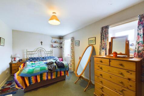 CAM04201G0-PR0048-STILL033