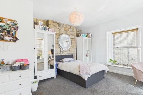 CAM04201G0-PR0061-STILL026