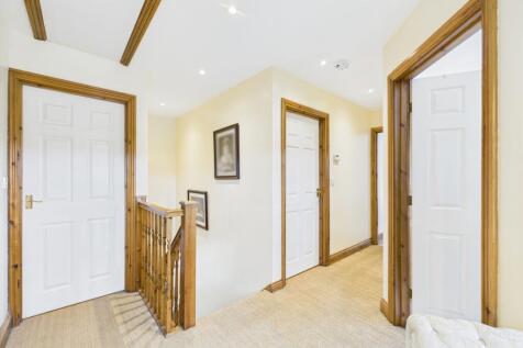 CAM04201G0-PR0081-STILL035