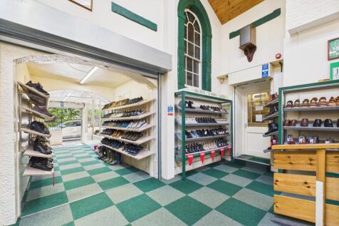 CAM04201G0-PR0094-STILL024