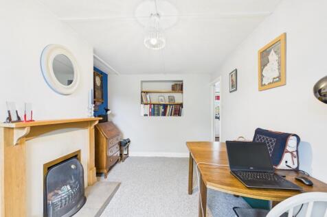 CAM04201G0-PR0102-STILL016