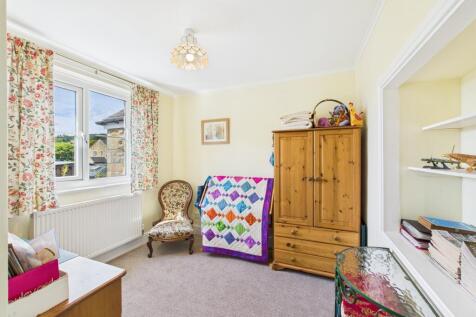 CAM04201G0-PR0102-STILL034