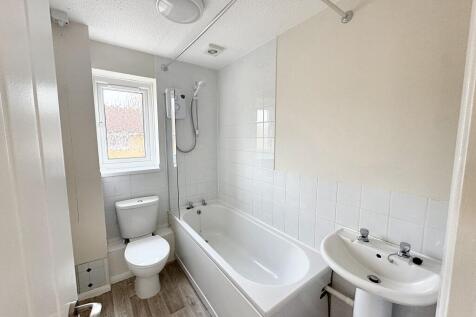 Family bathroom - eden may
