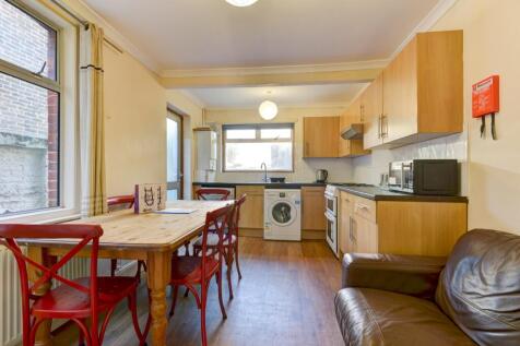 91 Hythe Road Kitchen (2)