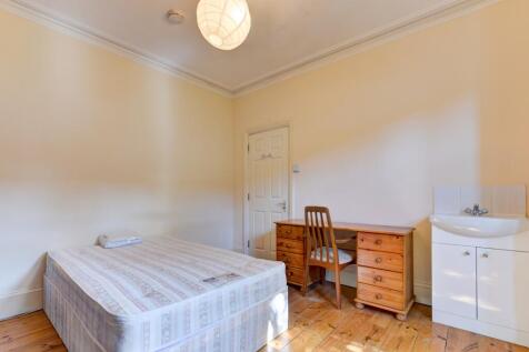 91 Hythe Road Bedroom 1
