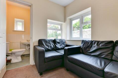 97 Whippingham Road Lounge (2)