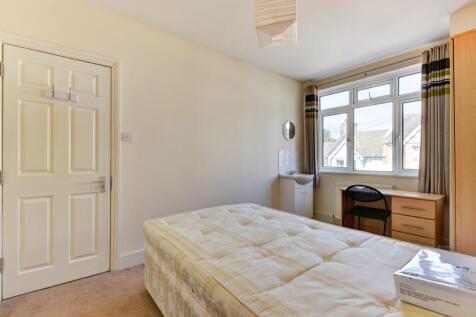 G4 83 Brading Road Bedroom 5 (2)