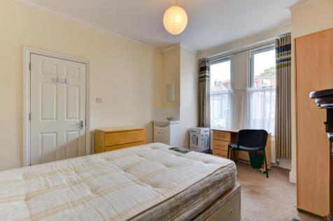 99 Brading Road Bedroom 1 (2)