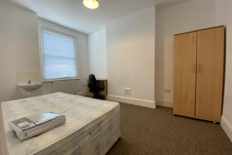 Bedroom 1 154 Springfield Upper