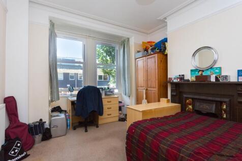 25 Hythe Road Bedroom 1