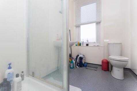 25 Hythe Road Bathroom
