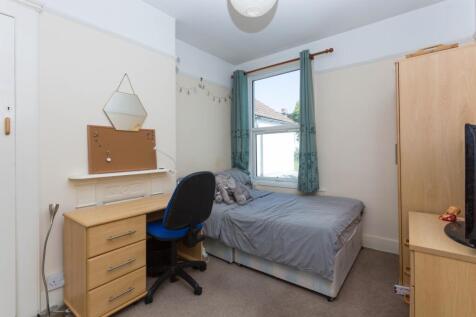 25 Hythe Road Bedroom 4